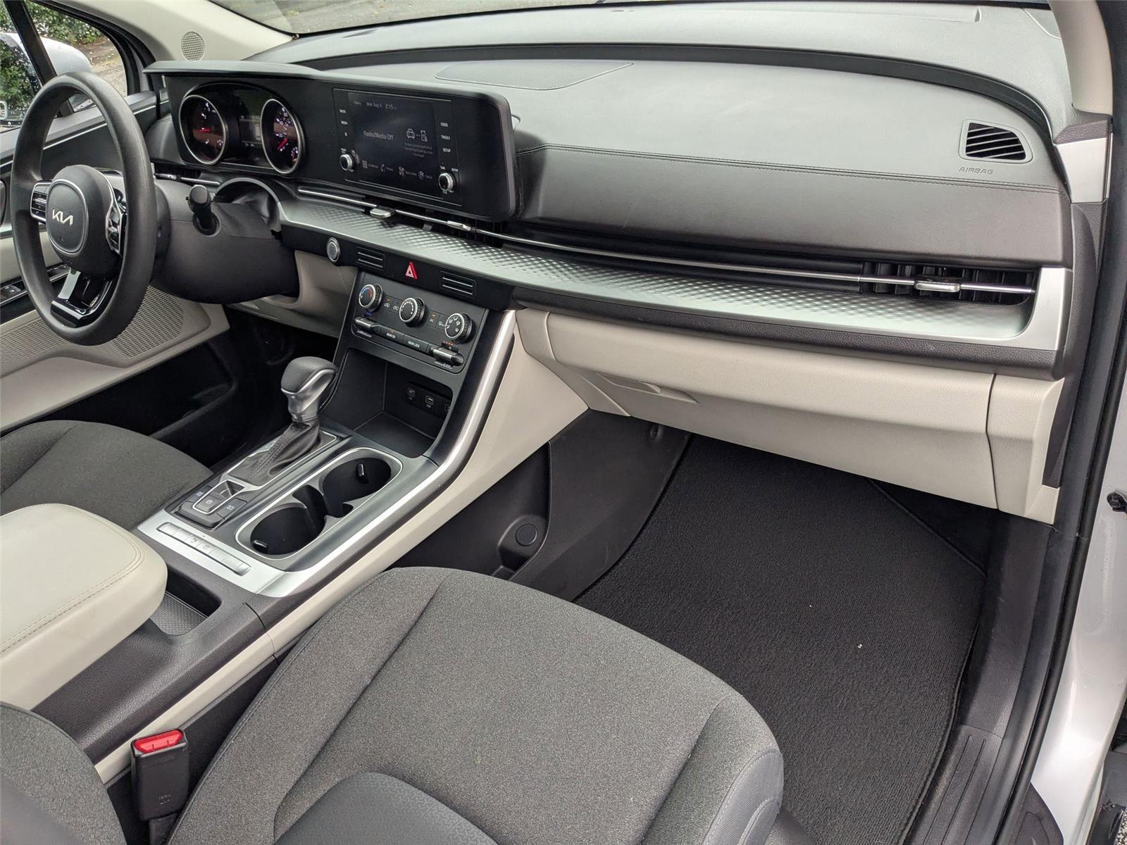 2022 Kia Carnival LX photo 36