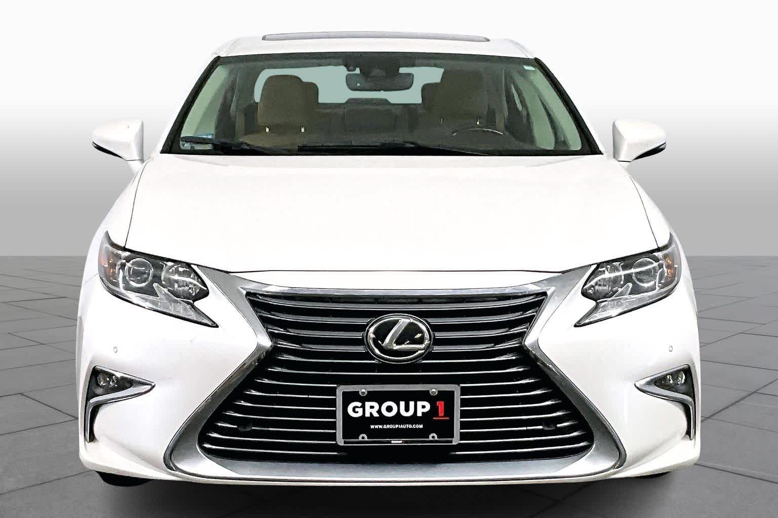 2017 Lexus ES 350 photo 3