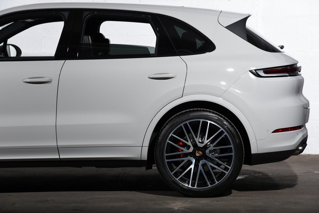 2026 Porsche Cayenne S photo 14