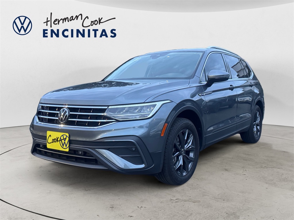 2023 Volkswagen Tiguan SE's photo