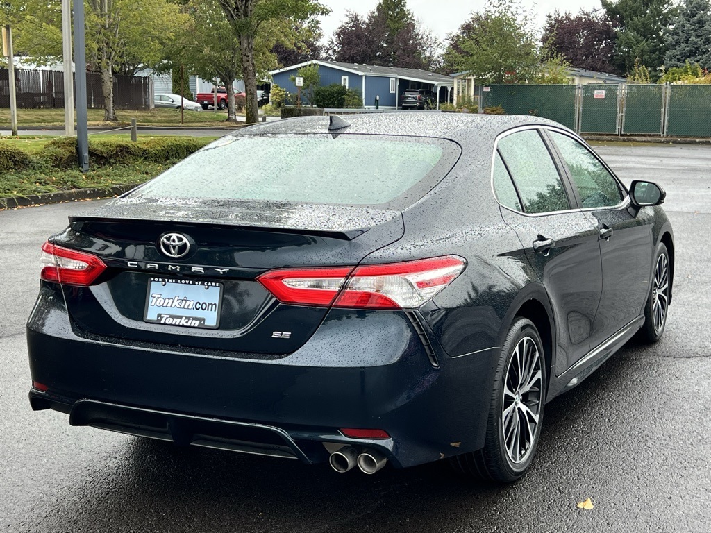 2020 Toyota Camry SE photo 7