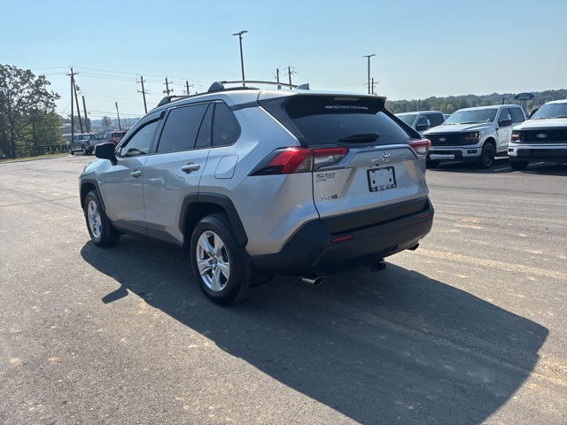 2019 Toyota RAV4 XLE photo 3