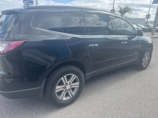 2017 Chevrolet Traverse 1LT photo 3