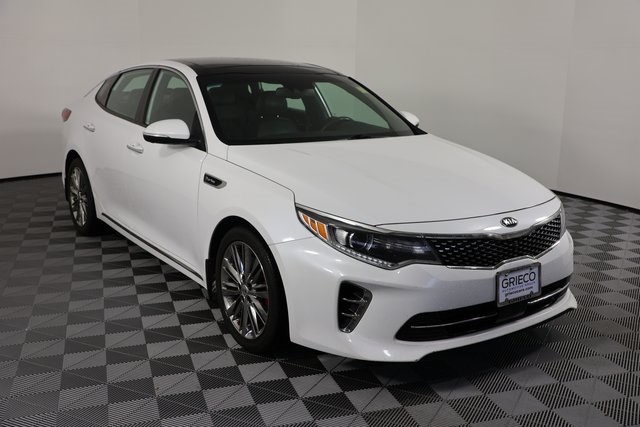 2016 Kia Optima SXL's photo