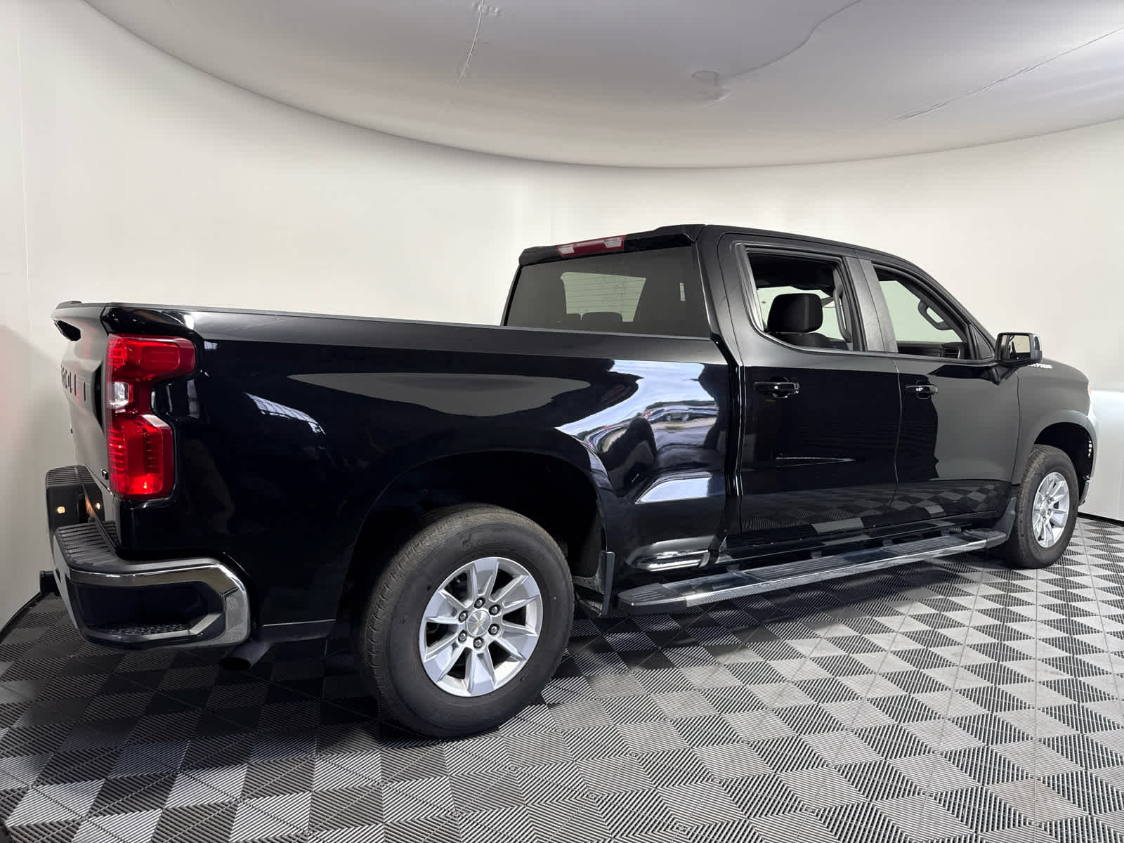 2024 Chevrolet Silverado 1500 LT photo 6
