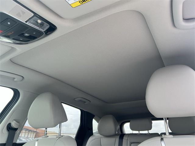 2025 Hyundai Tucson Hybrid Limited photo 2