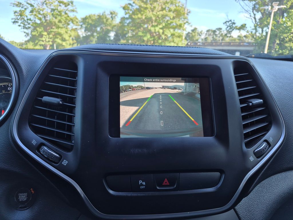 2020 Jeep Cherokee Latitude photo 13