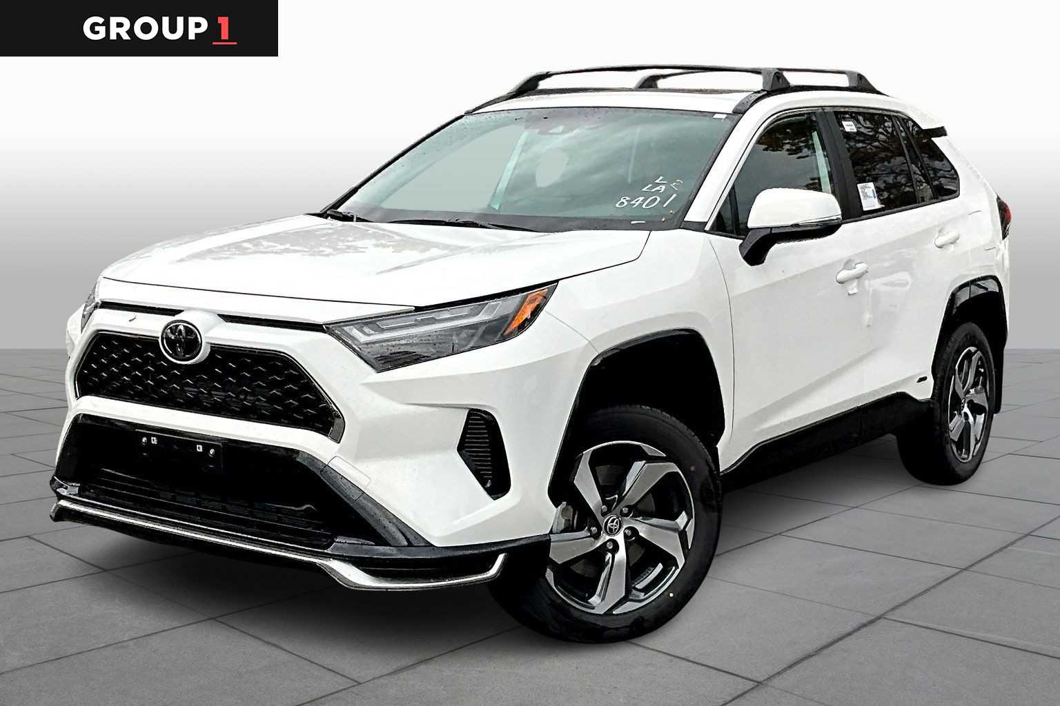 2025 Toyota RAV4 SE's photo