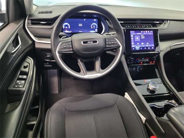 2023 Jeep Grand Cherokee Laredo photo 5