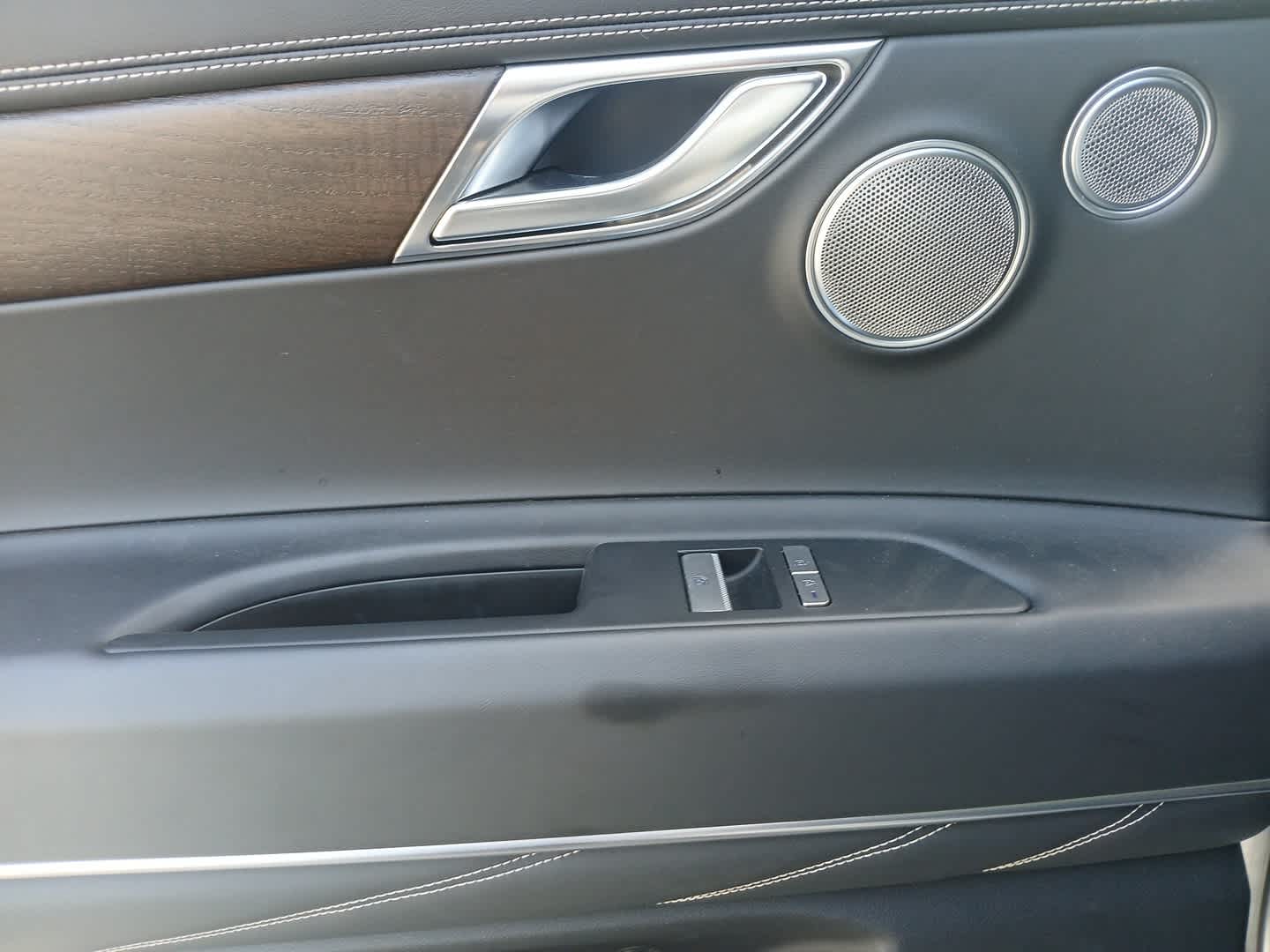 2024 Genesis GV80 Prestige photo 9