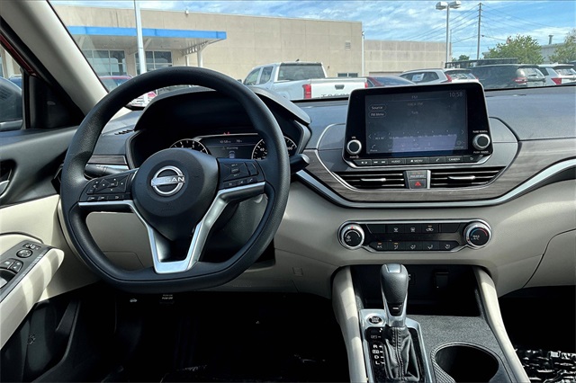 2025 Nissan Altima 2.5 SV photo 4