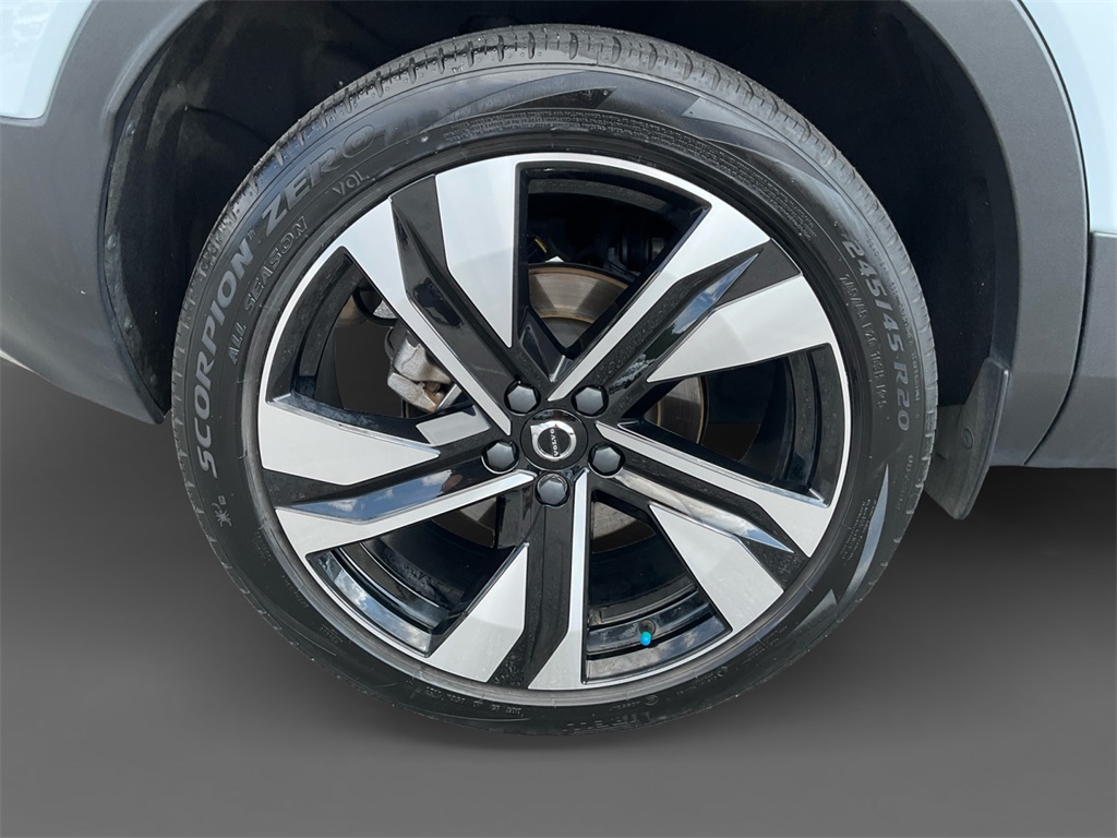 2024 Volvo XC40 Plus photo 10