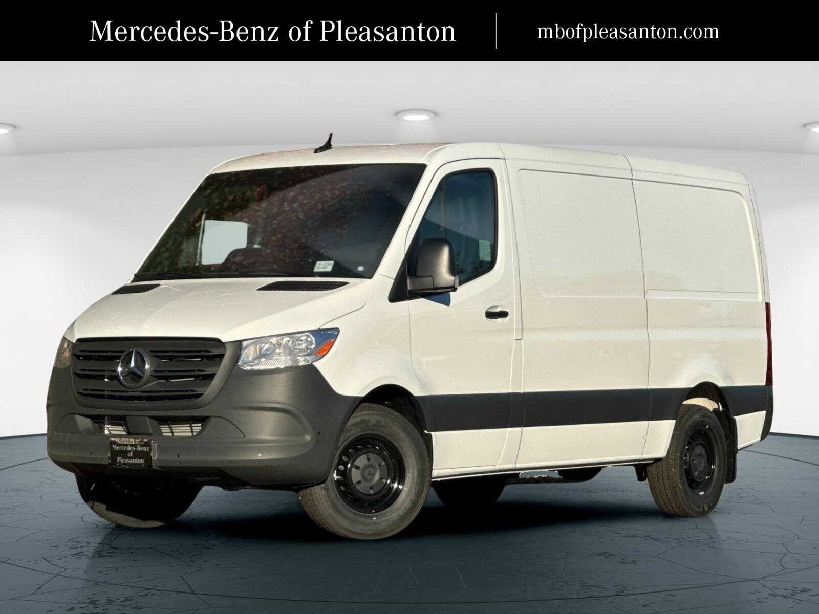 2025 Mercedes-Benz Sprinter Cargo Van Base's photo