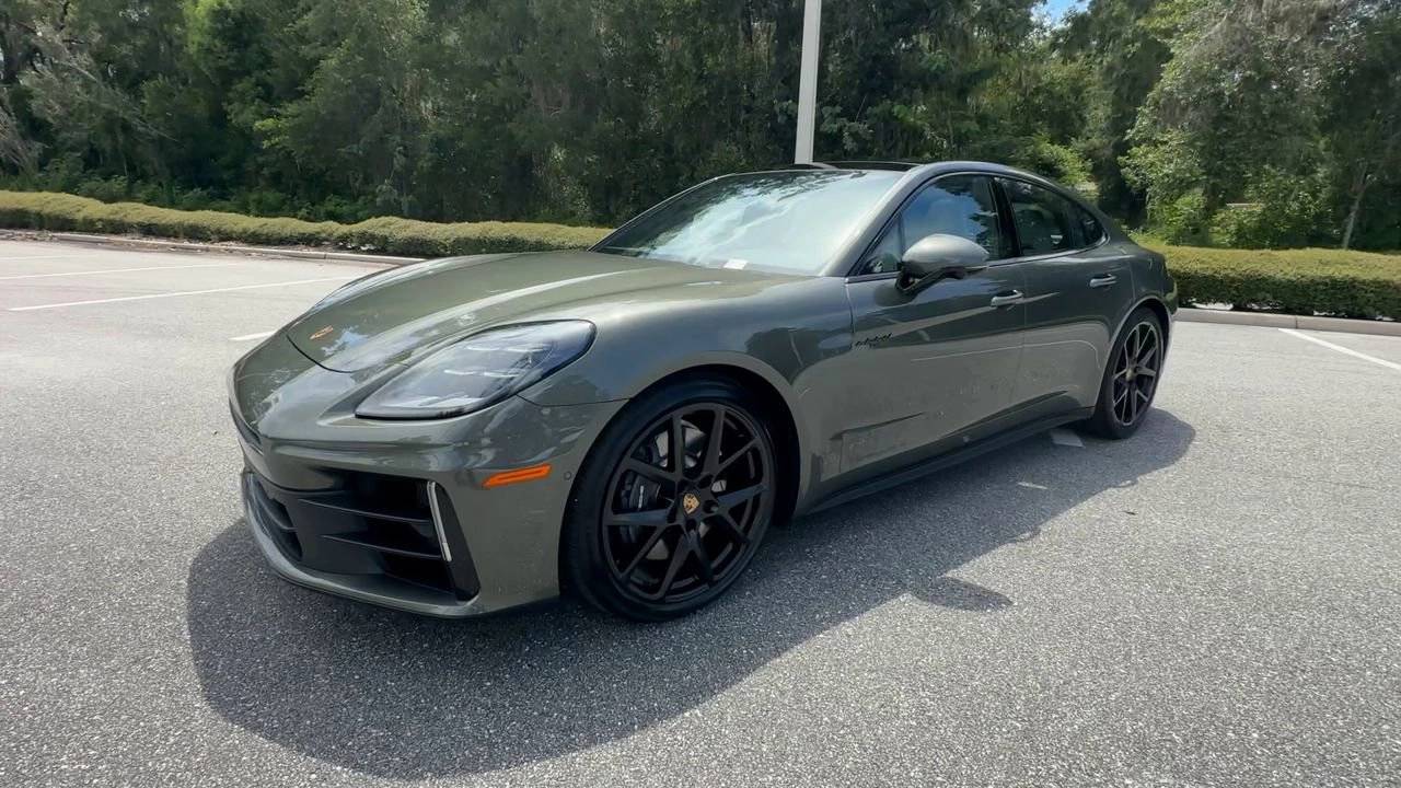 2025 Porsche Panamera E-Hybrid 4 photo 4