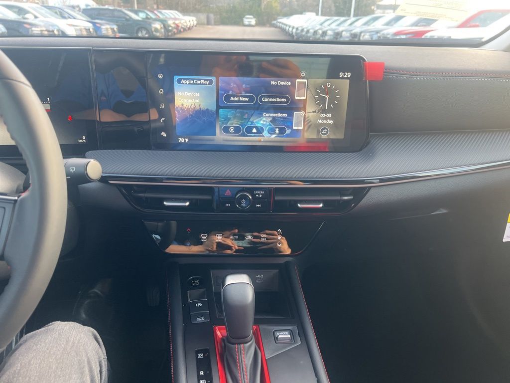2025 Nissan Kicks SR photo 9