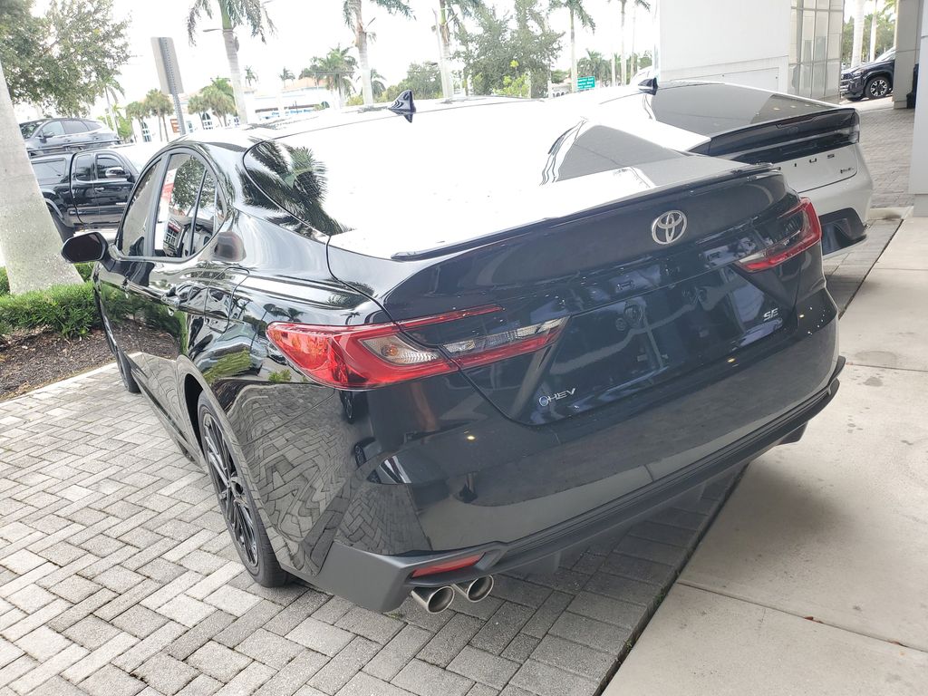2025 Toyota Camry SE photo 4