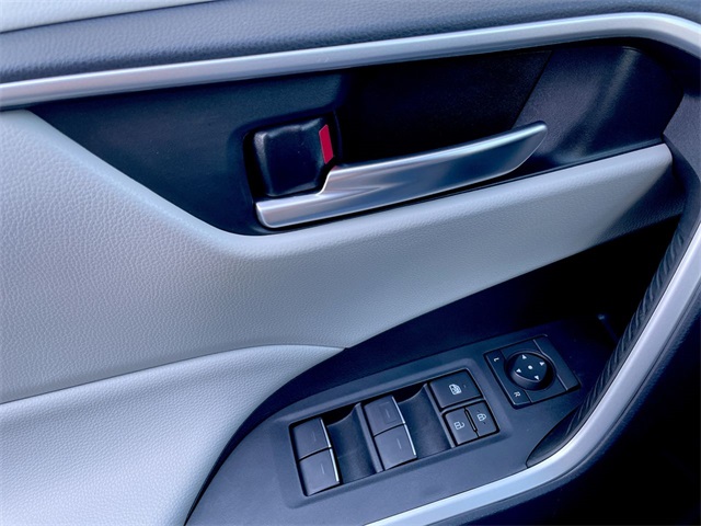 2025 Toyota RAV4 XLE Premium photo 4