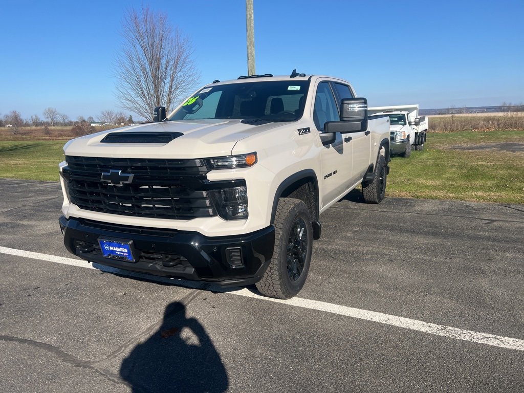 2026 Chevrolet Silverado 2500HD Custom photo 3
