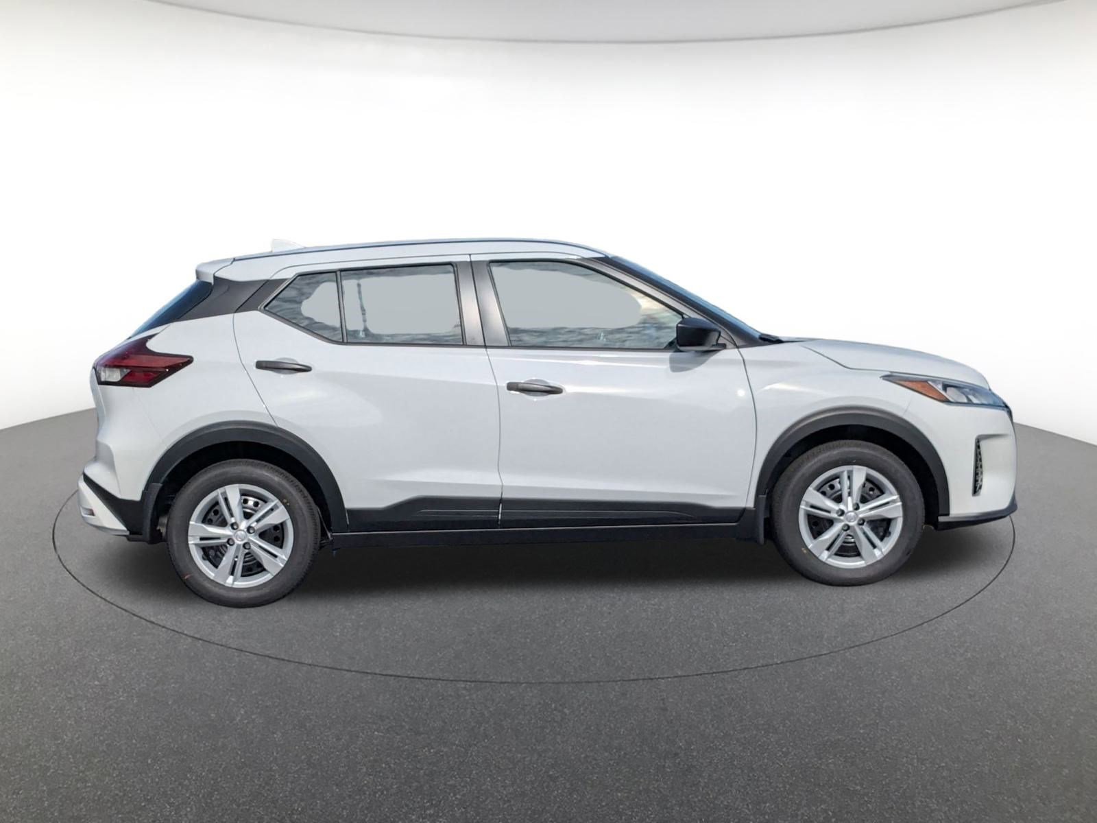 2025 Nissan Kicks Play S photo 4