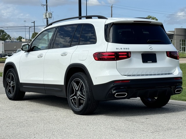 2024 Mercedes Benz GLB 250 photo 3