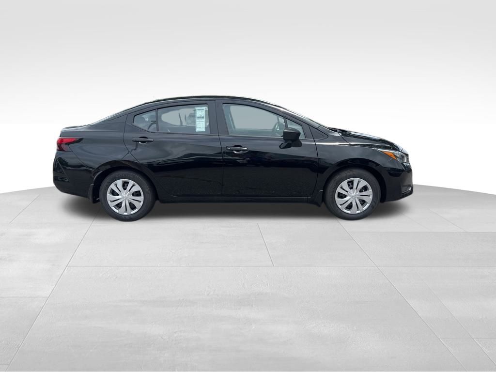 2025 Nissan Versa S photo 5