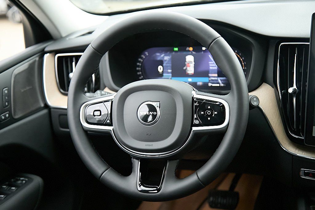 2026 VOLVO XC60 - Image 25