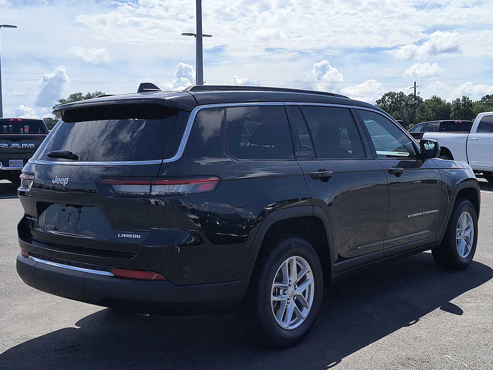 2025 Jeep Grand Cherokee Laredo X photo 4