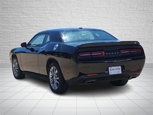 2023 Dodge Challenger SXT photo 3