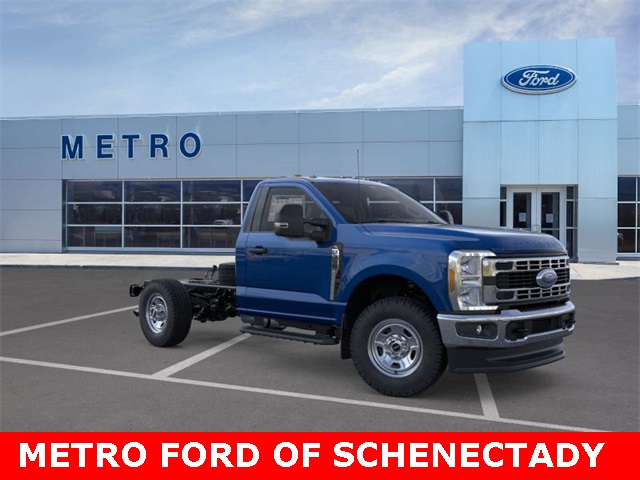 2026 Ford F-350 Super Duty Chassis Cab XL's photo