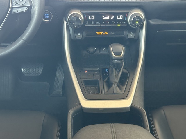 2022 Toyota RAV4 XLE Premium photo 13