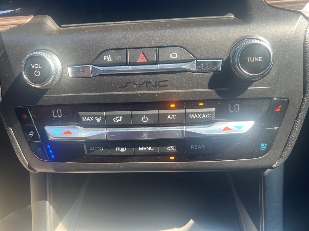 2020 Ford Explorer Limited photo 8
