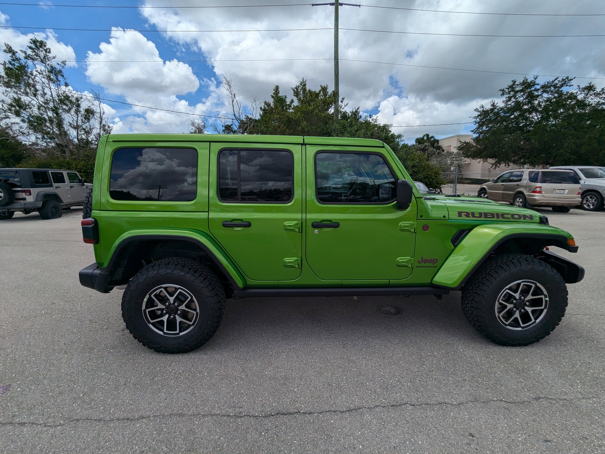 2025 Jeep Wrangler Rubicon photo 4
