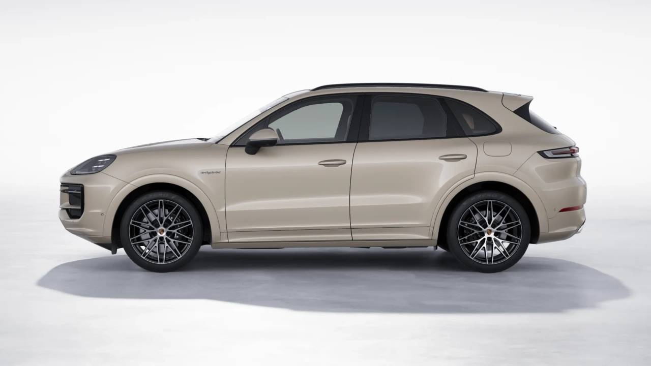 2026 Porsche Cayenne E-Hybrid photo 2