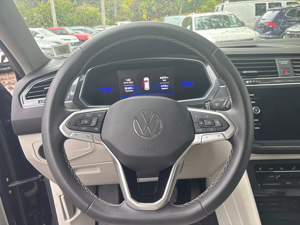 2023 Volkswagen Tiguan SE photo 2