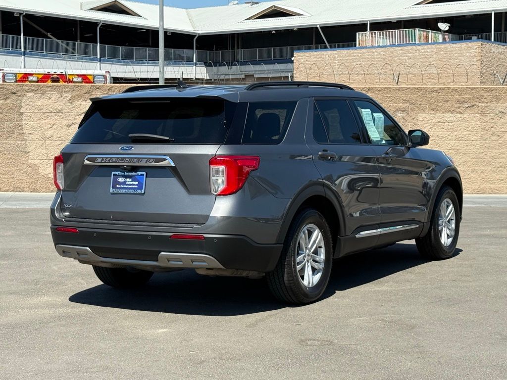 2023 Ford Explorer XLT photo 4