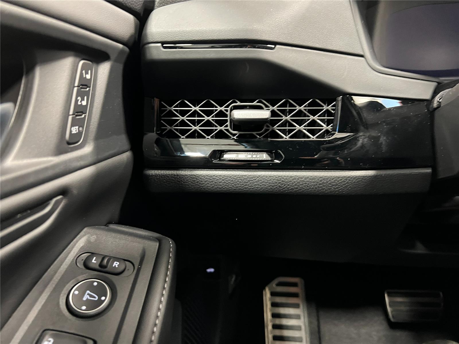 2025 Honda Accord Hybrid Sport-L photo 16