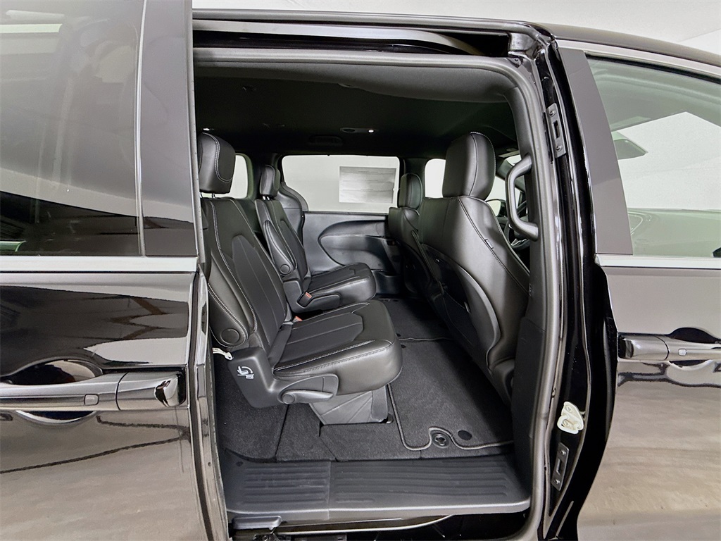 2025 Chrysler Pacifica photo 28