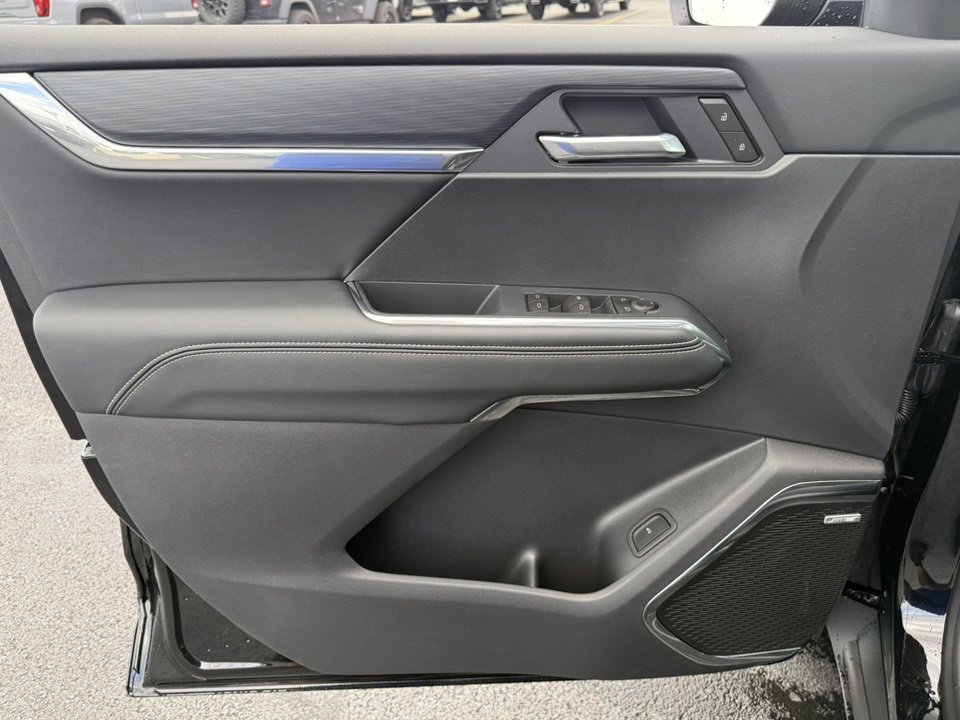 2026 GMC ACADIA - Image 13