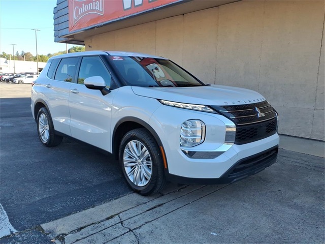 2023 Mitsubishi Outlander ES