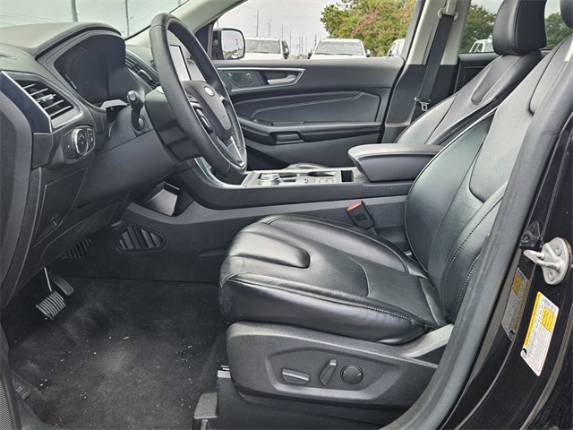 2022 Ford Edge Titanium photo 5