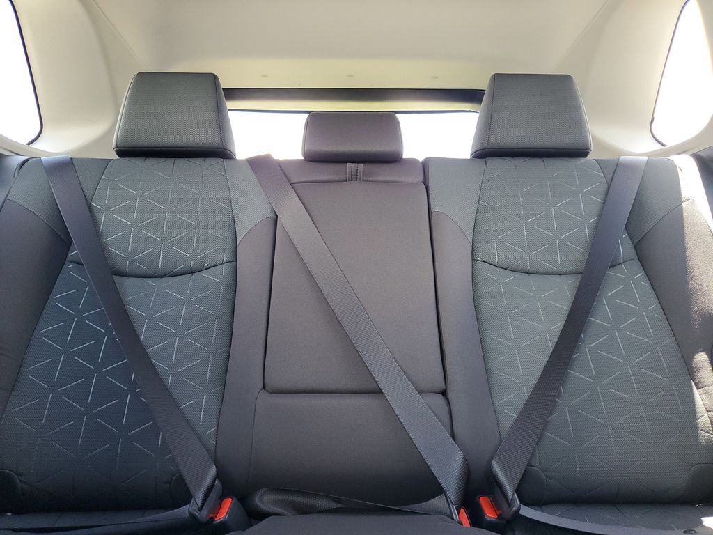 2025 Toyota RAV4 Hybrid XLE photo 23