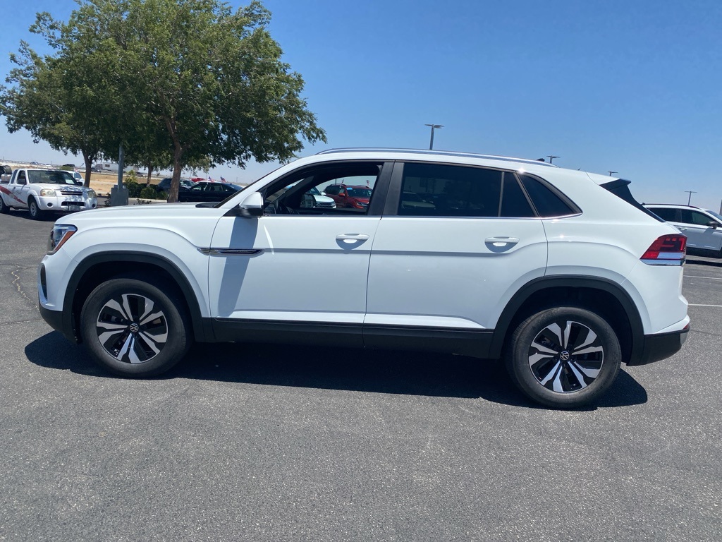 2025 Volkswagen Atlas Cross Sport SE photo 2