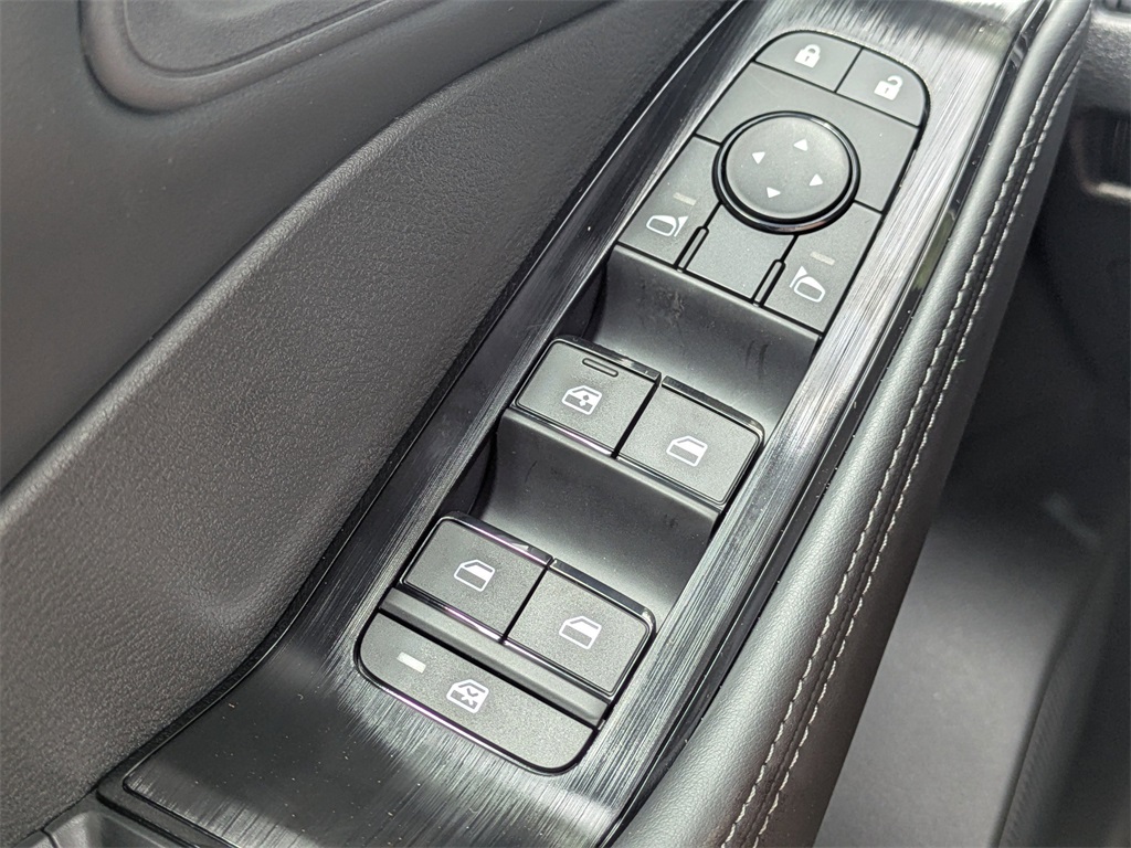 2025 Nissan Rogue SV photo 23