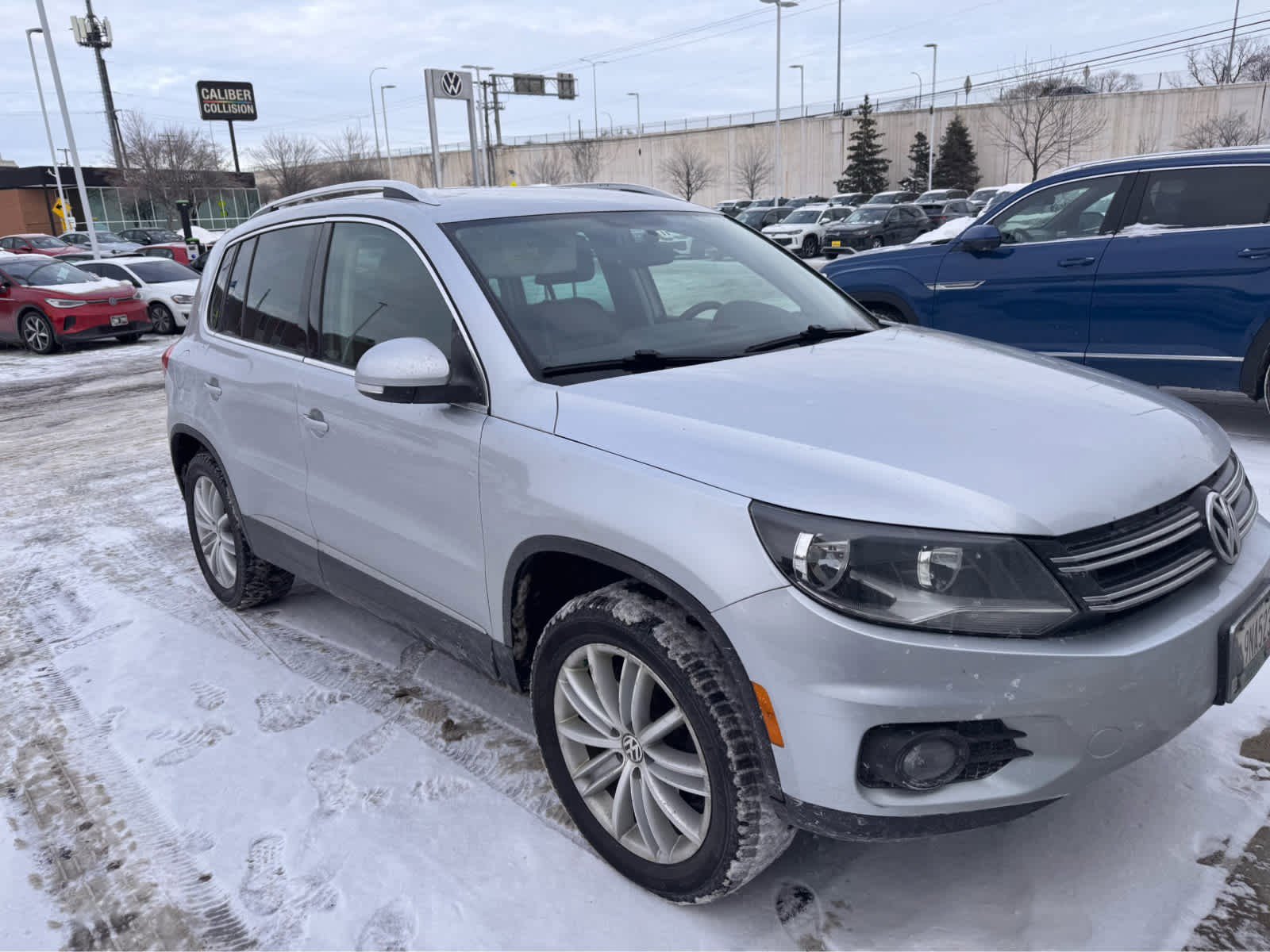Used 2013 Volkswagen Tiguan SE with VIN WVGAV7AX6DW535505 for sale in St. Louis Park, MN