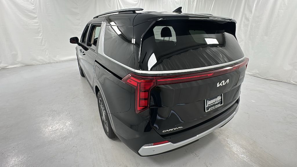 2026 Kia Carnival EX photo 4
