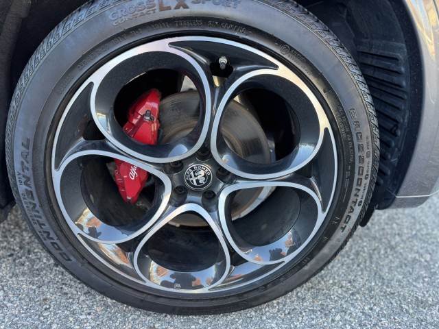 2023 Alfa Romeo Stelvio Ti photo 4