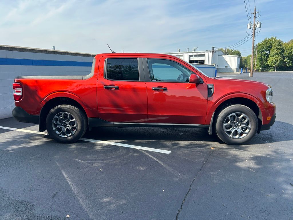 2022 Ford Maverick XLT photo 2