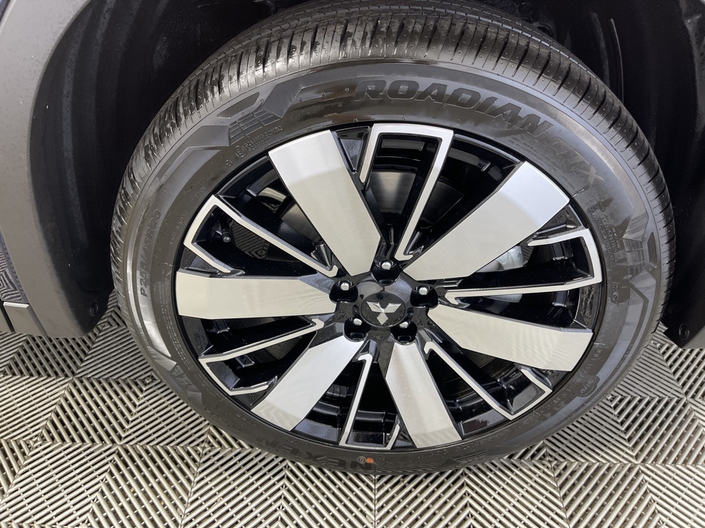 2025 Mitsubishi Outlander SE photo 33