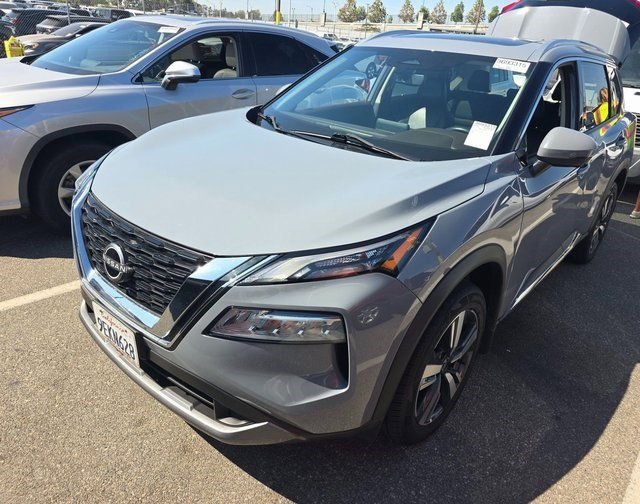 2023 Nissan Rogue SL photo 2