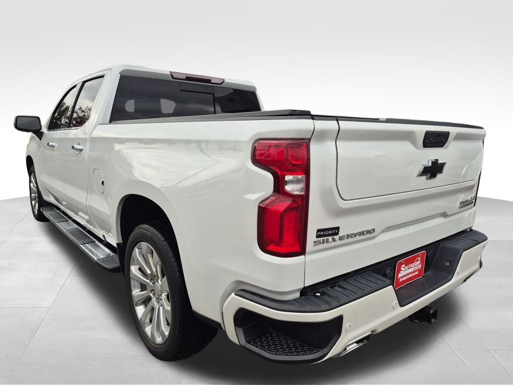 2022 Chevrolet Silverado 1500 High Country photo 3